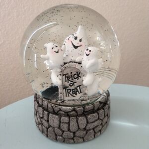 Ghost snow globe